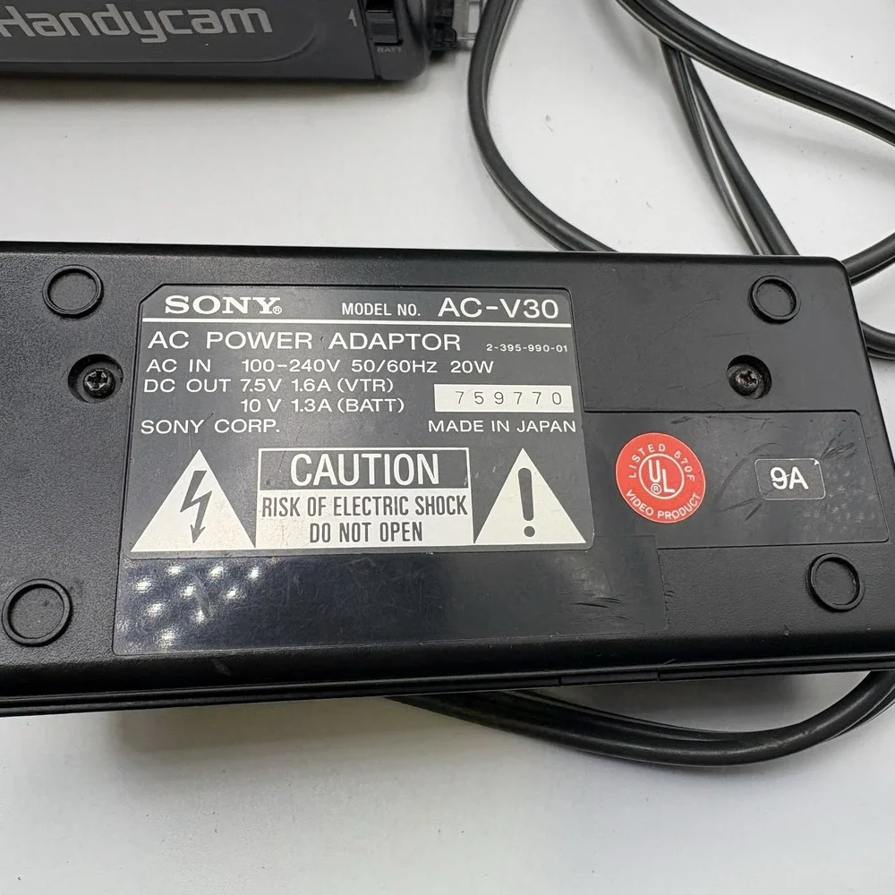 Sony CCD-F70 Camcorder, Hard Shell Case, Accessories VTG Video 8 NTSC Video READ